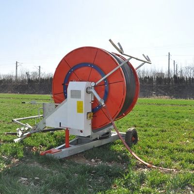 Innovador sistema de riego con bobina de manguera de 2300 KG para rociadores móviles