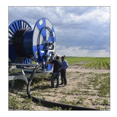 Innovador sistema de riego con bobina de manguera de 2300 KG para rociadores móviles
