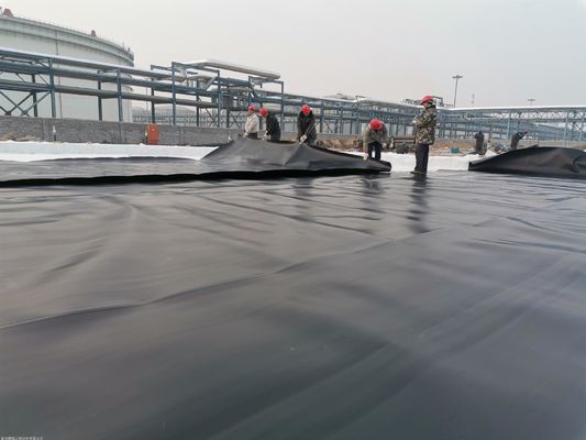 Geomembrana de HDPE de superficie lisa para la construcción de lagos y túneles de vertederos 50m-200m Resistente a los productos químicos