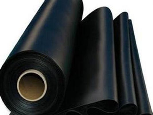 Geomembrana de HDPE de superficie lisa para la construcción de lagos y túneles de vertederos 50m-200m Resistente a los productos químicos
