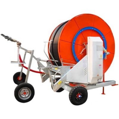 Sistema de riego con manguera y irrigador de viaje