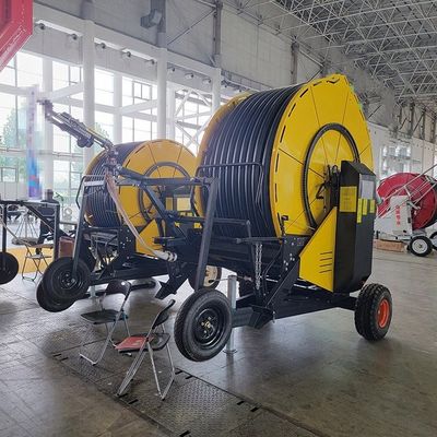 Sistema de riego con bobina de manguera para agricultura sostenible