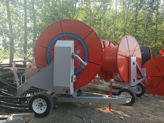 Sistema de riego con bobina de manguera para agricultura sostenible