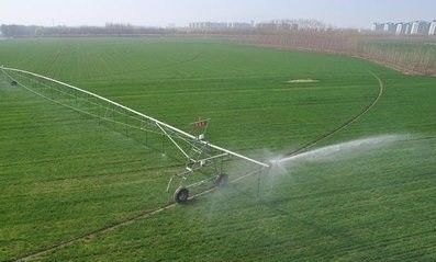 Instalación de riego por pivote de metal de 230 KG por Superior Farm Irrigation Tech La solución para el crecimiento óptimo de los cultivos