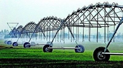 Instalación de riego por pivote de metal de 230 KG por Superior Farm Irrigation Tech La solución para el crecimiento óptimo de los cultivos