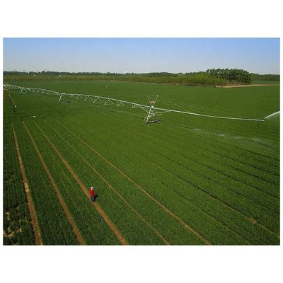 2024 Gran granja de alfalfa Agricultura Centro de monitoreo remoto Sistema de riego pivotal con estilo de remolque lateral móvil