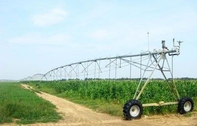 Riego de precisión hecho fácil irrigador de movimiento lateral para agricultura inteligente con agua 3800 KG