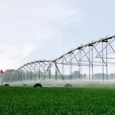 Centro de ahorro de agua Sistema de riego pivotal para tecnología agro-auto-solar