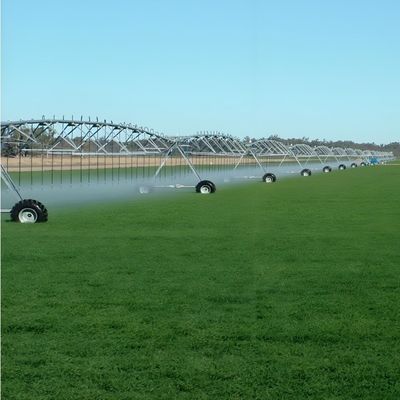 Ahorro energético y alta rigidez Sistema de riego por eje central agrícola para explotaciones agrícolas de 1 a 100 hectáreas Remolque lateral móvil