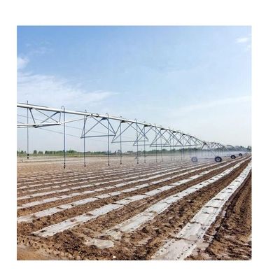 Sistema de riego pivotal con rociador lateral inalámbrico y monitoreo remoto