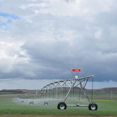 Sistema de riego pivotal para las necesidades y requisitos agrícolas
