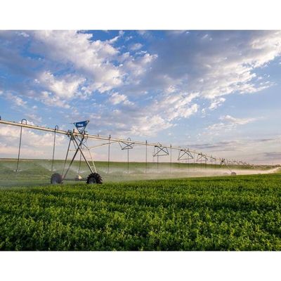 Sistema de riego pivotado de centro de movimiento lateral fijo con capacidad de 2000 KG y arma de extremo grande