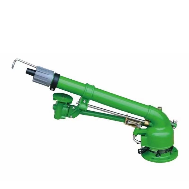 Agua eficientemente sus espacios verdes con césped agricultura rociador de metal regadero de irrigación.